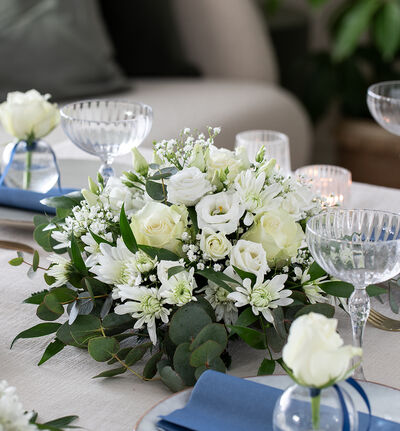 Hvit rund borddekorasjon  Hvit rund borddekorasjon